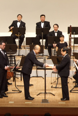 記念賞授与の画像